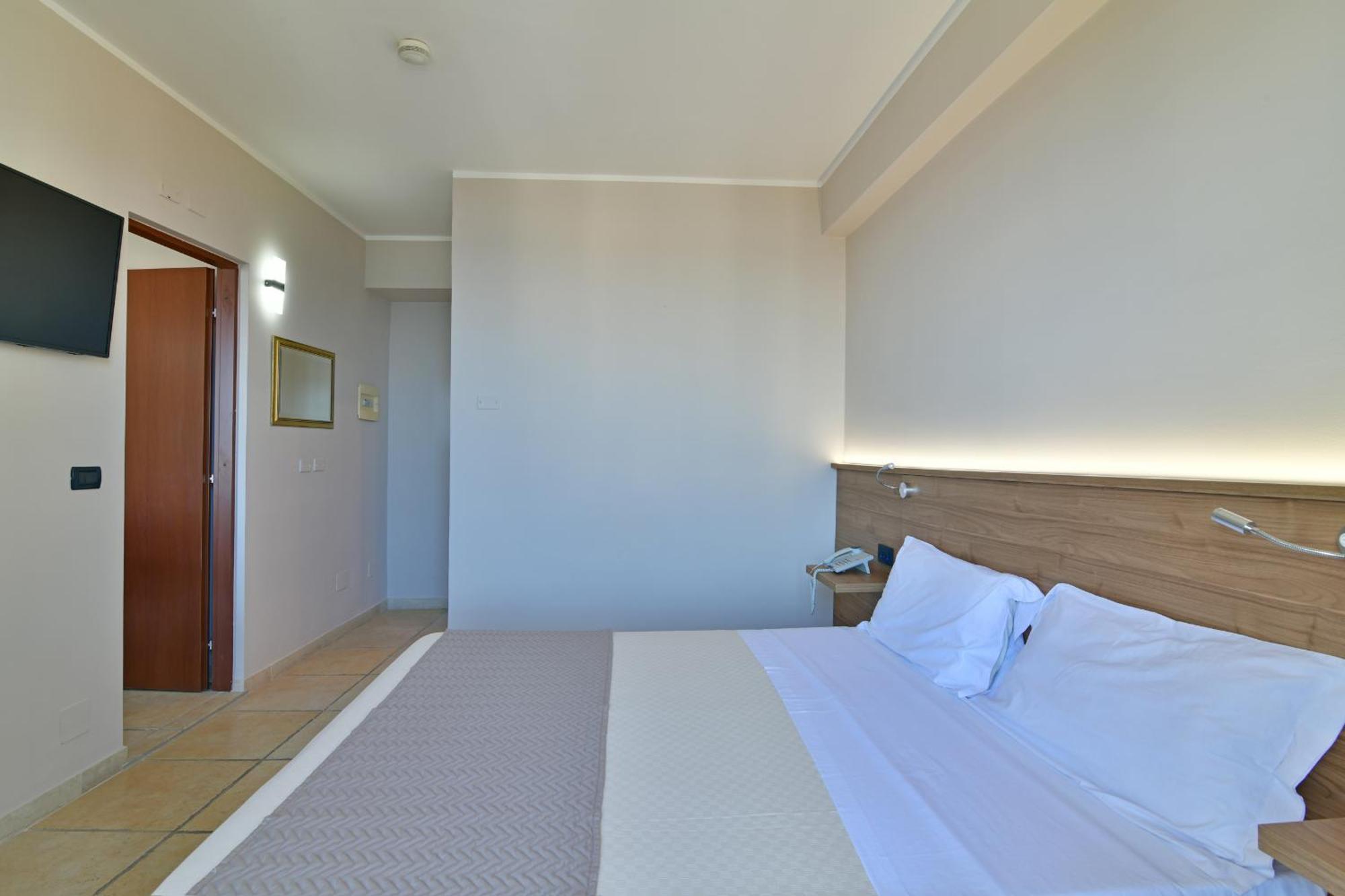 Hotel & Apartments Villa Linda Giardini Naxos Luaran gambar