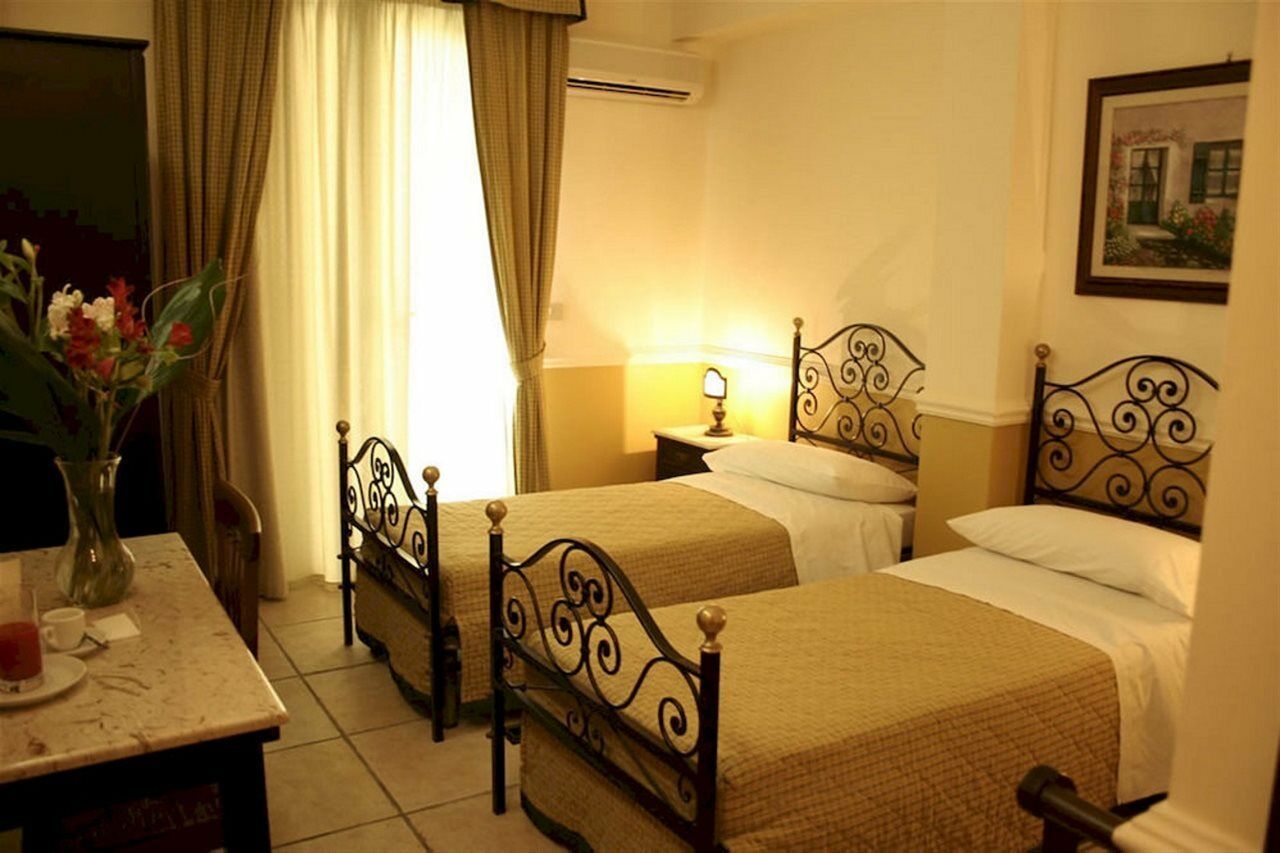 Hotel & Apartments Villa Linda Giardini Naxos Bilik gambar